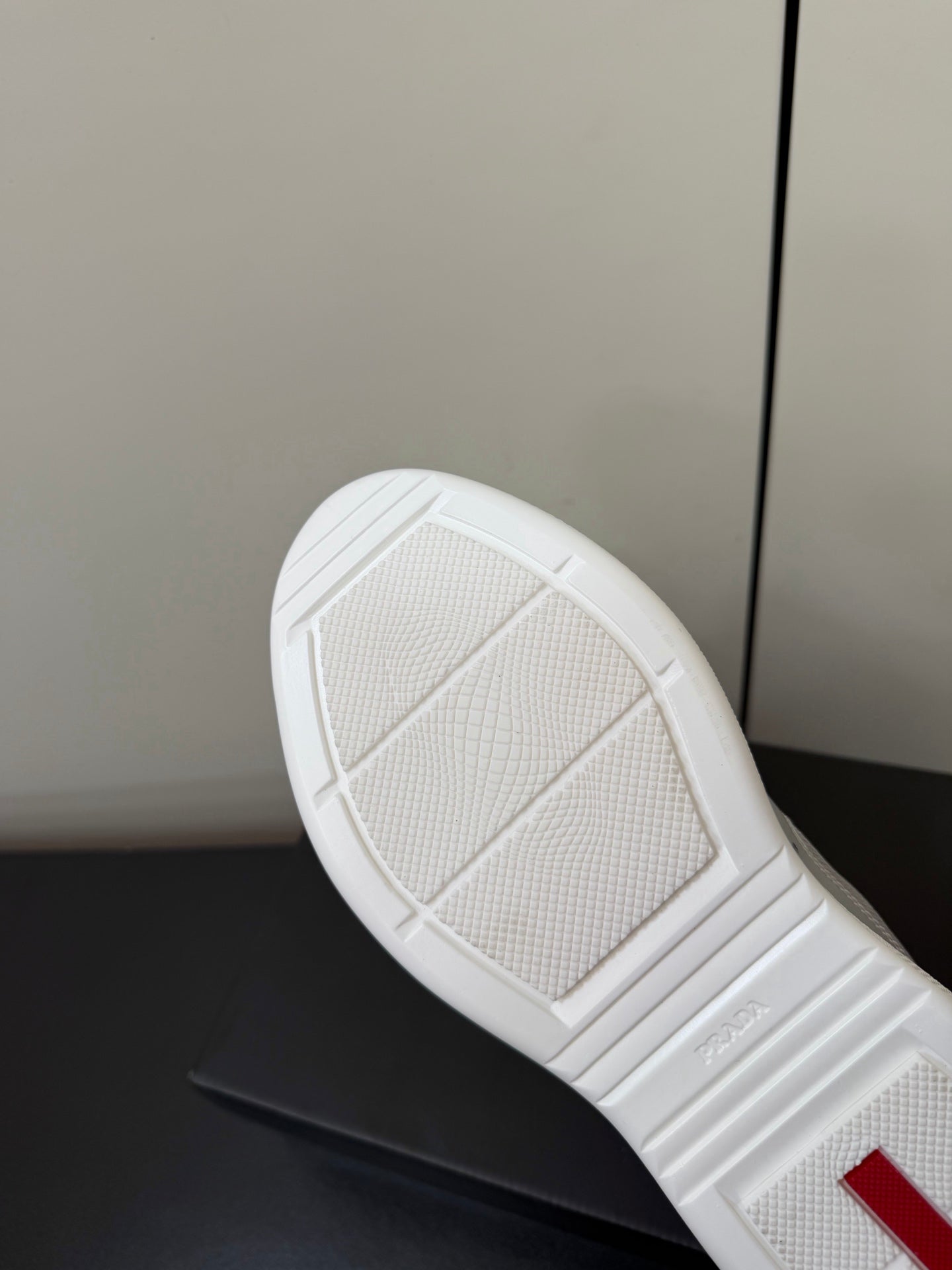 PRADA 26S SNEAKERS IN SILVER CALFSKIN AND WHITE MESH