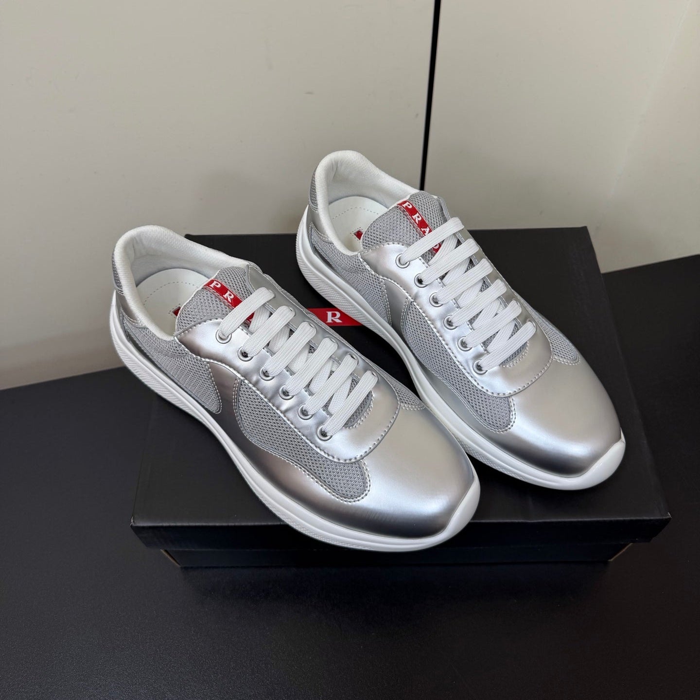 PRADA 26S SNEAKERS IN SILVER CALFSKIN AND WHITE MESH
