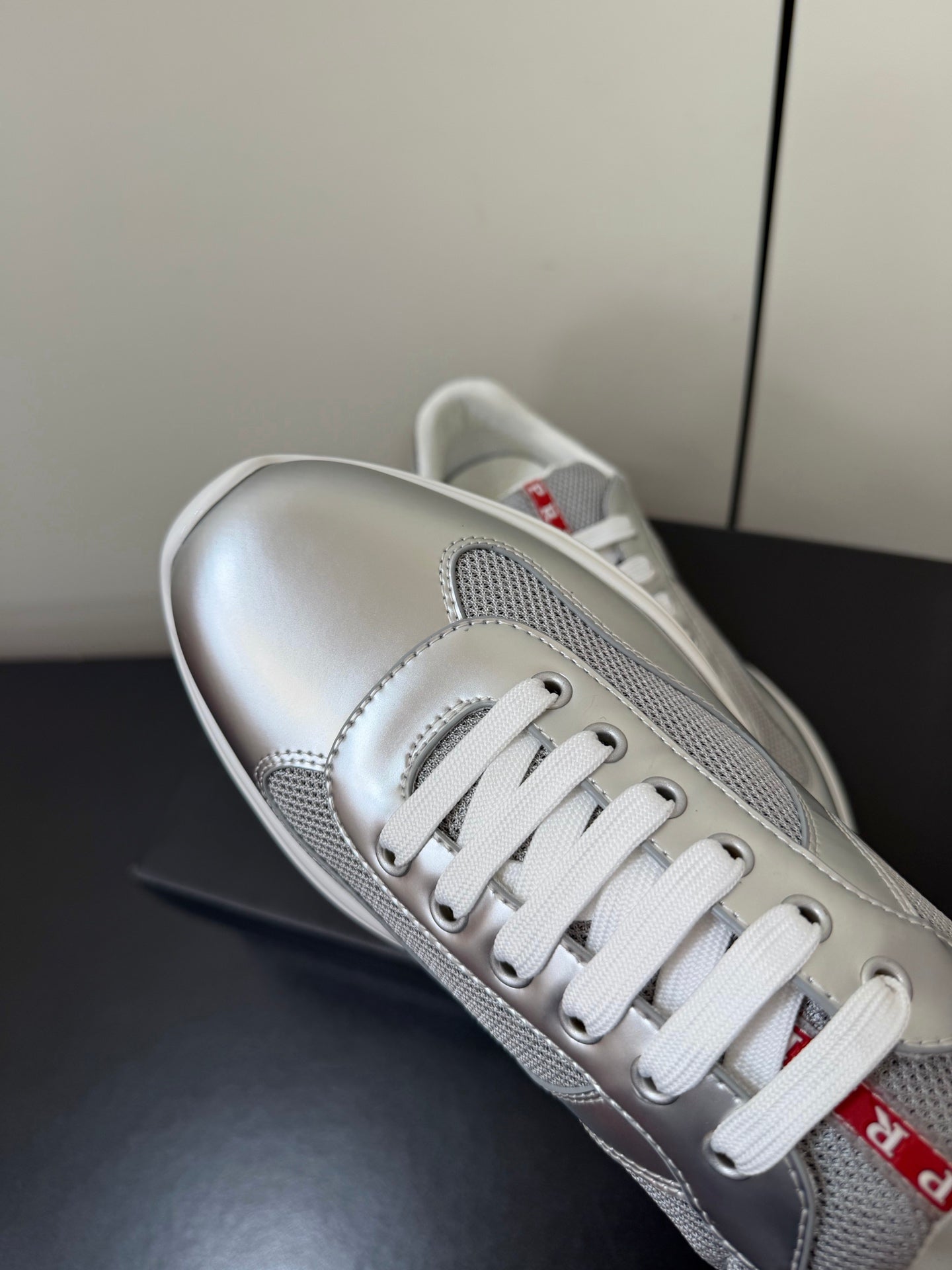 PRADA 26S SNEAKERS IN SILVER CALFSKIN AND WHITE MESH