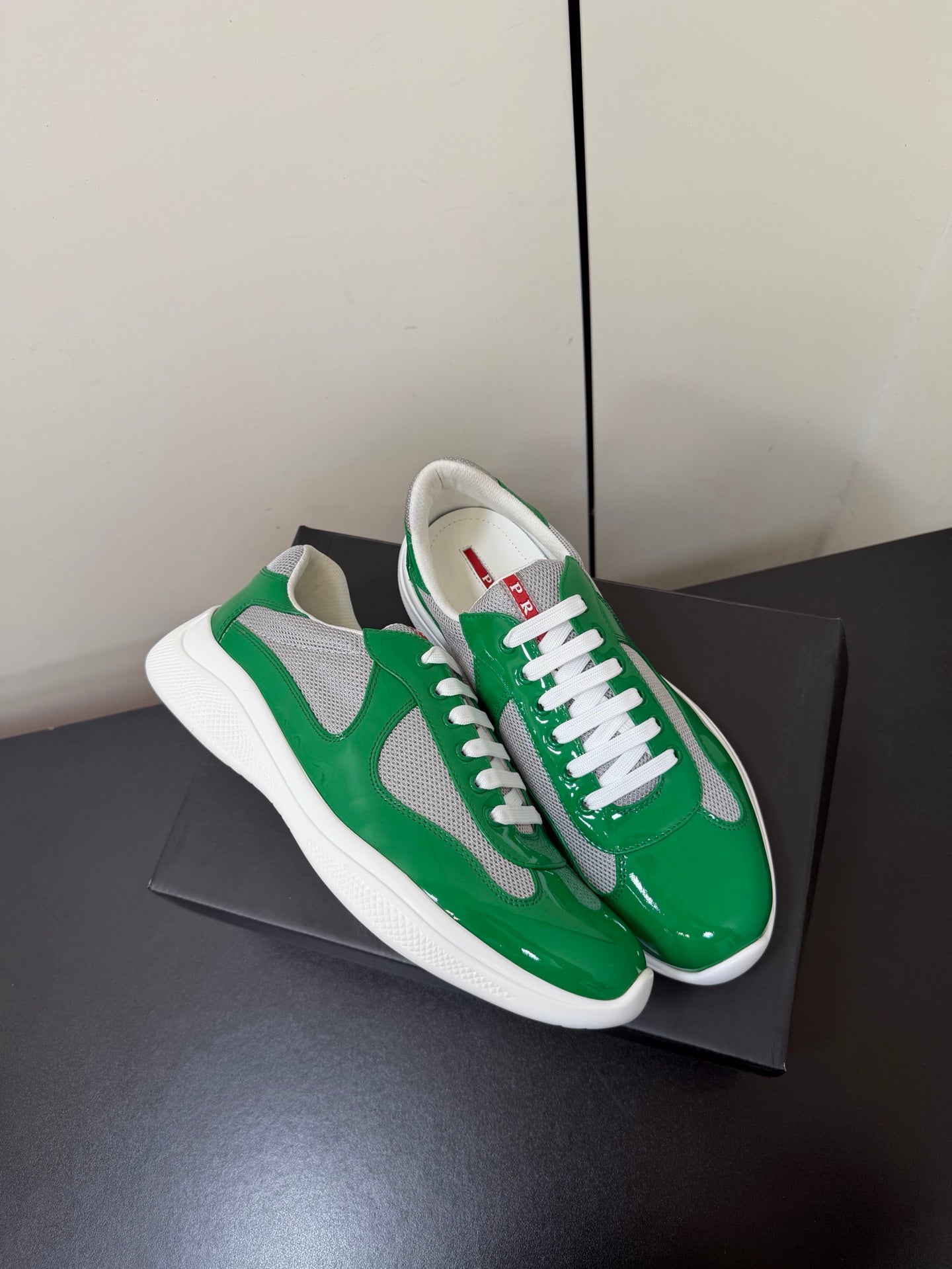 PRADA 26S SNEAKERS IN GREEN PATENT CALFSKIN AND WHITE MESH