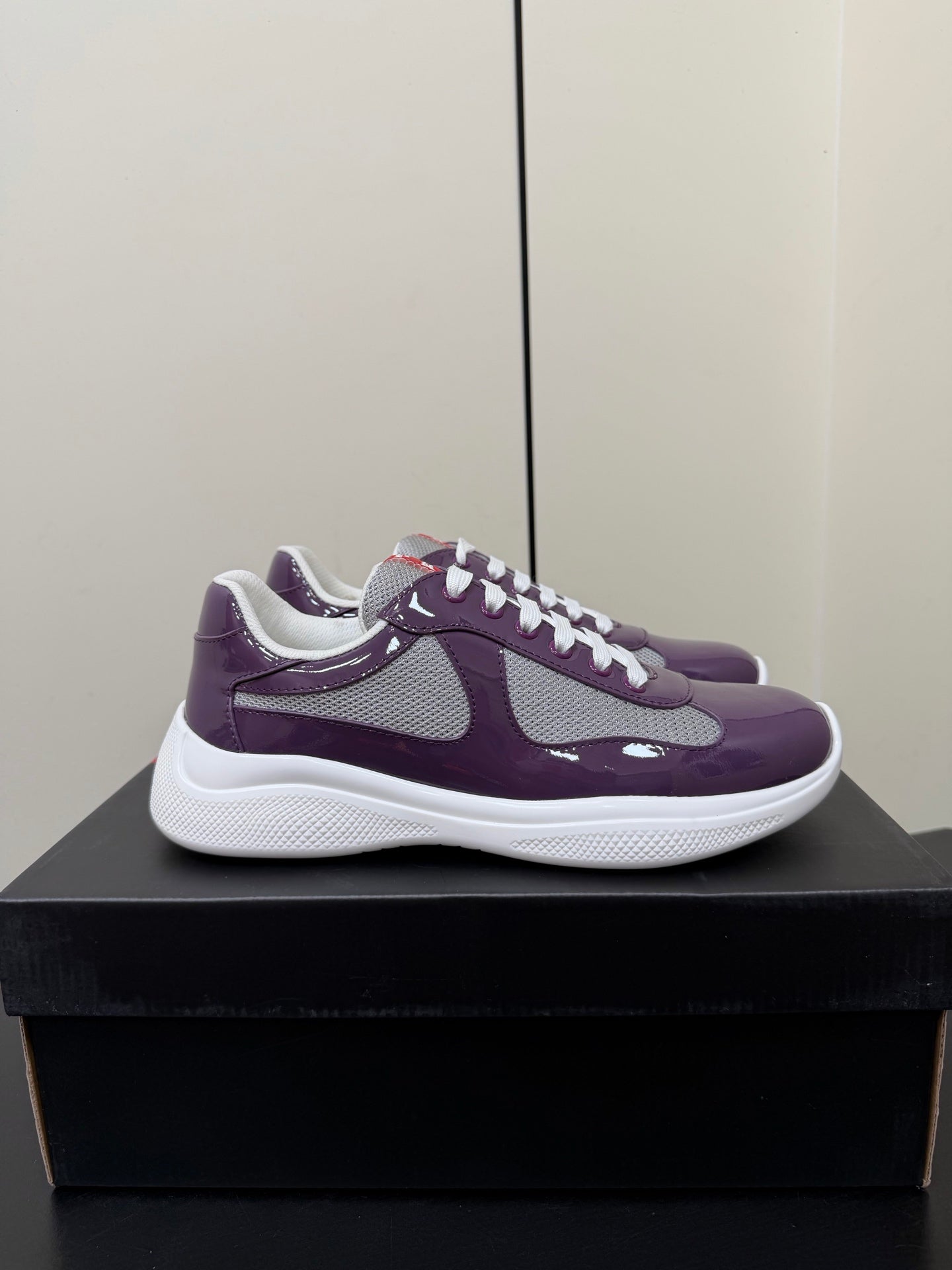PRADA 26S SNEAKERS IN PLUM PURPLE PATENT CALFSKIN AND WHITE MESH