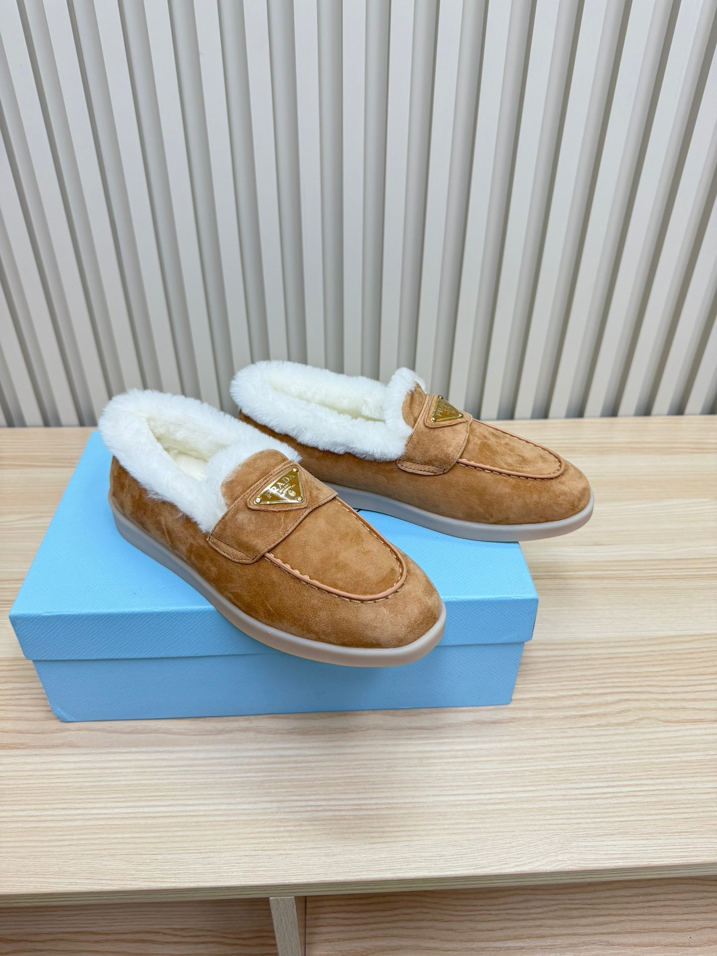 PRA SUEDE LOAFER IN TAN BROWN WITH SHEARLING LINING