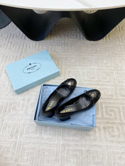BALLERINA PUMPS WITH TRIANGLE LOGO AND BOW IN BLACK CALFSKIN