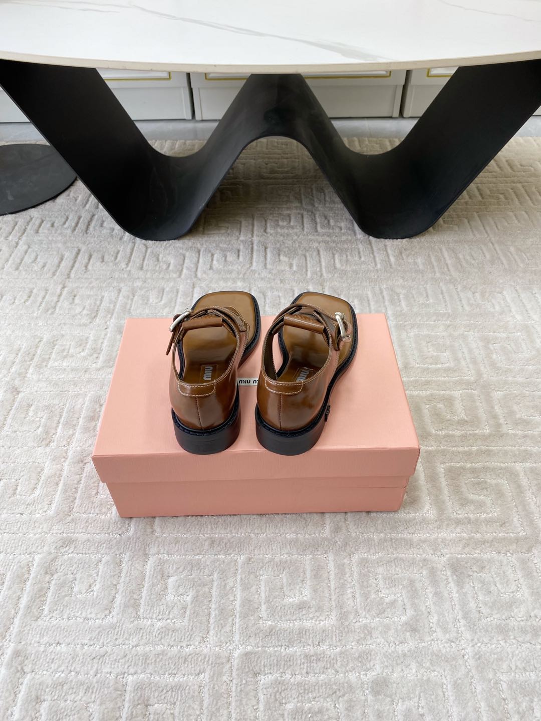 THONG SANDALS IN RUSSET BROWN SHINY LAMBSKIN WITH SILVER BUCKLE