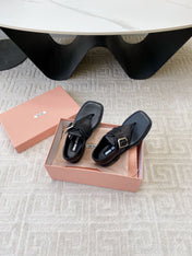 THONG SANDALS IN BLACK LAMBSKIN WITH SILVER BUCKLE