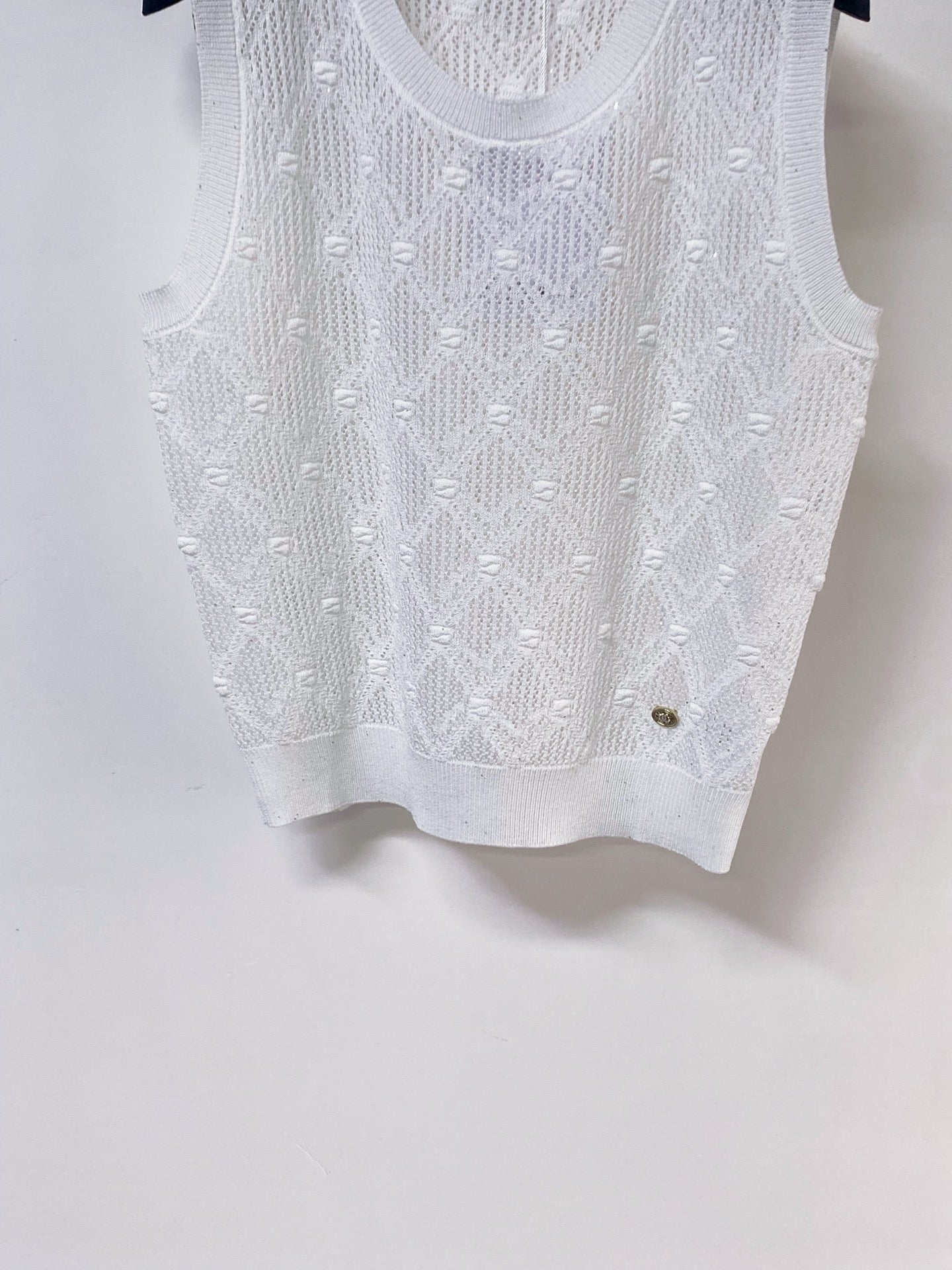 CHANEL 26S SLEEVELESS SWEATER STYLE 1048