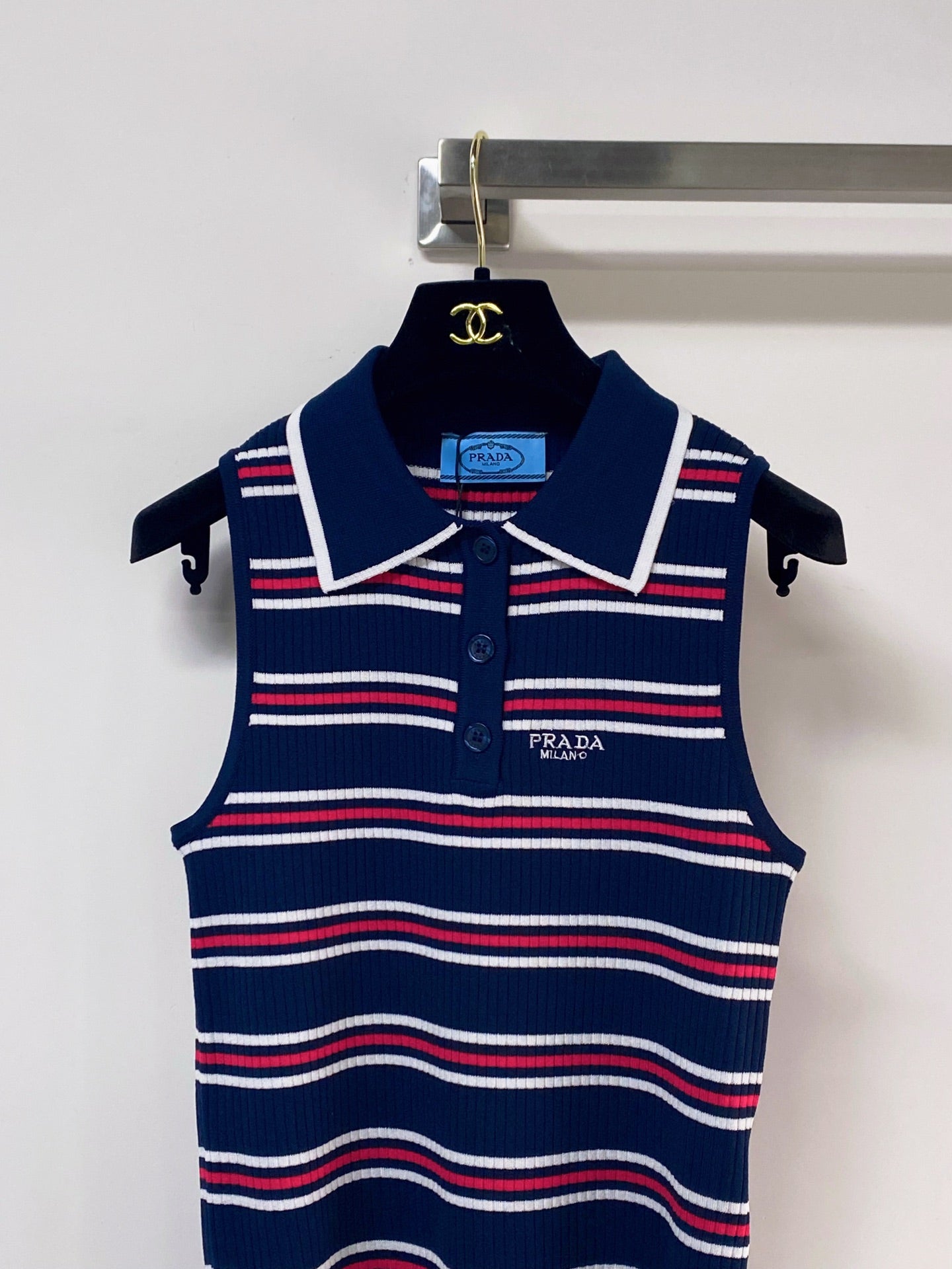 PRADA 26S SLEEVELESS POLO SHIRT STYLE 890