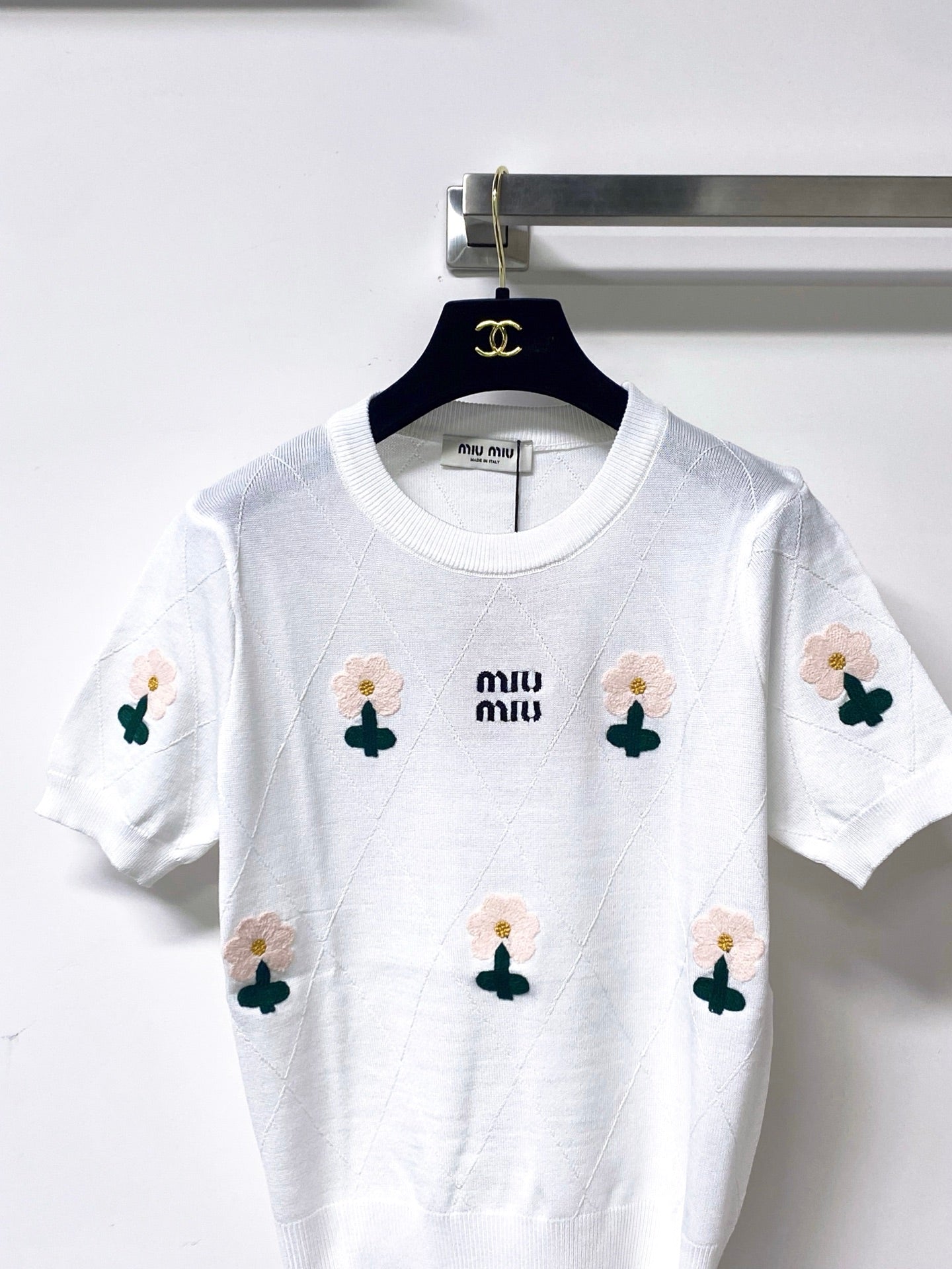 MIUMIU 26S SHORT-SLEEVED SWEATER STYLE 1049