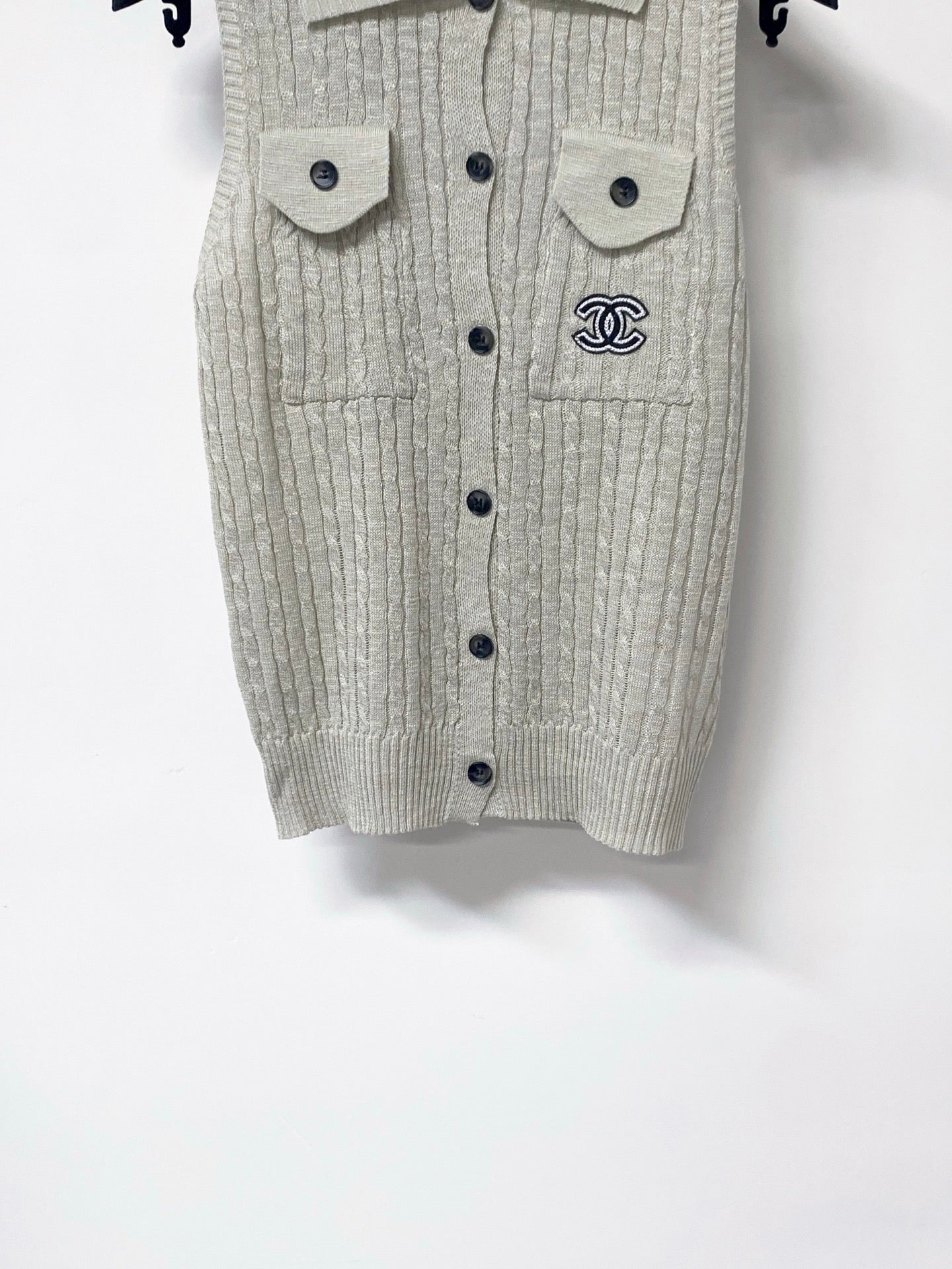 CHANEL 26S SLEEVELESS POLO KNIT TOP STYLE 1137