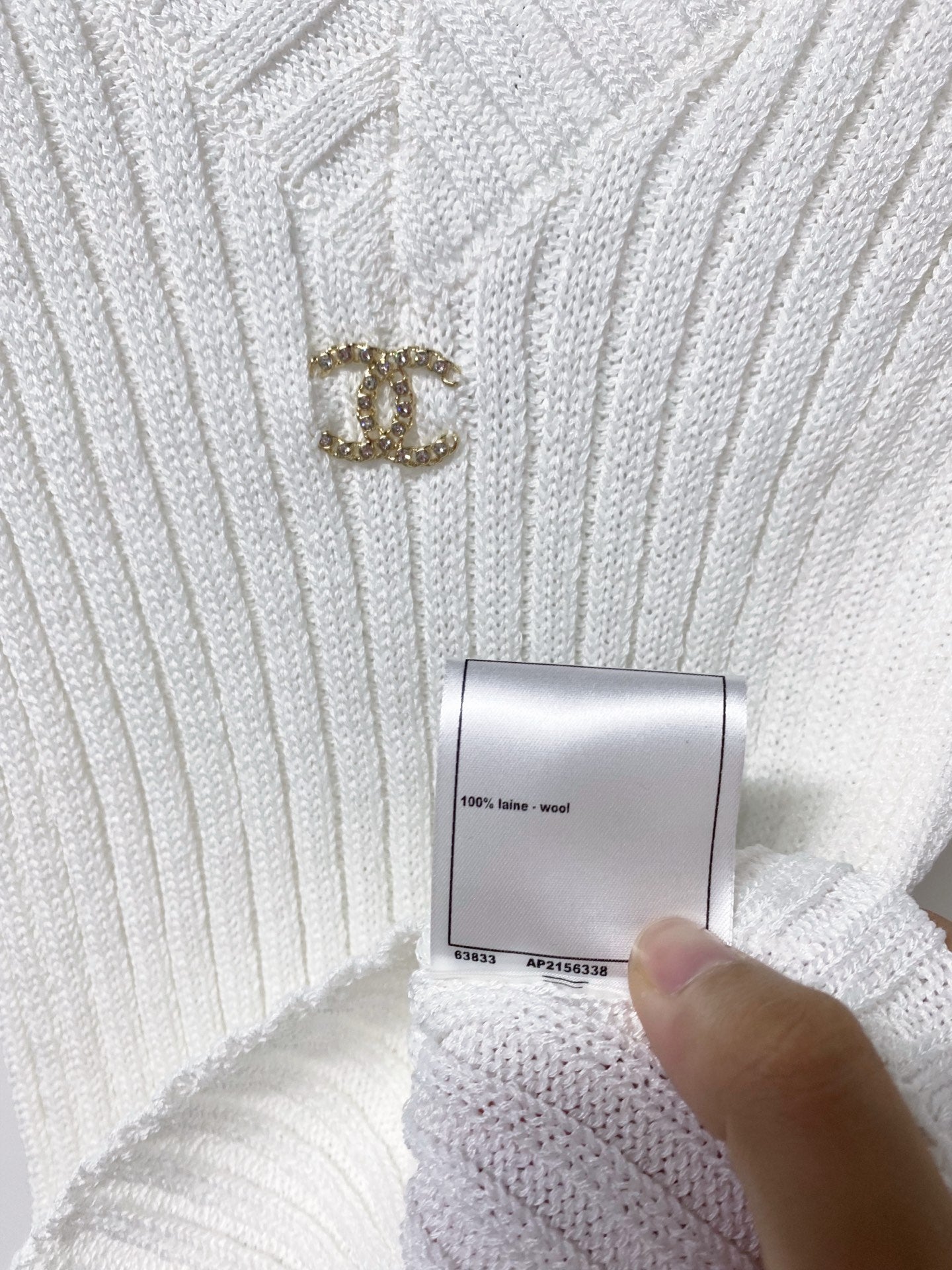 CHANEL 26S SHORT SLEEVE V-NECK KNIT TOP STYLE 1239