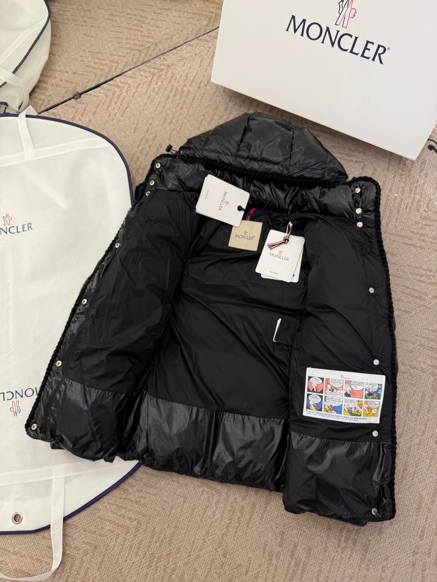 MONCLER 25S LONG-SLEEVE HOODED DOWN JACKET 323