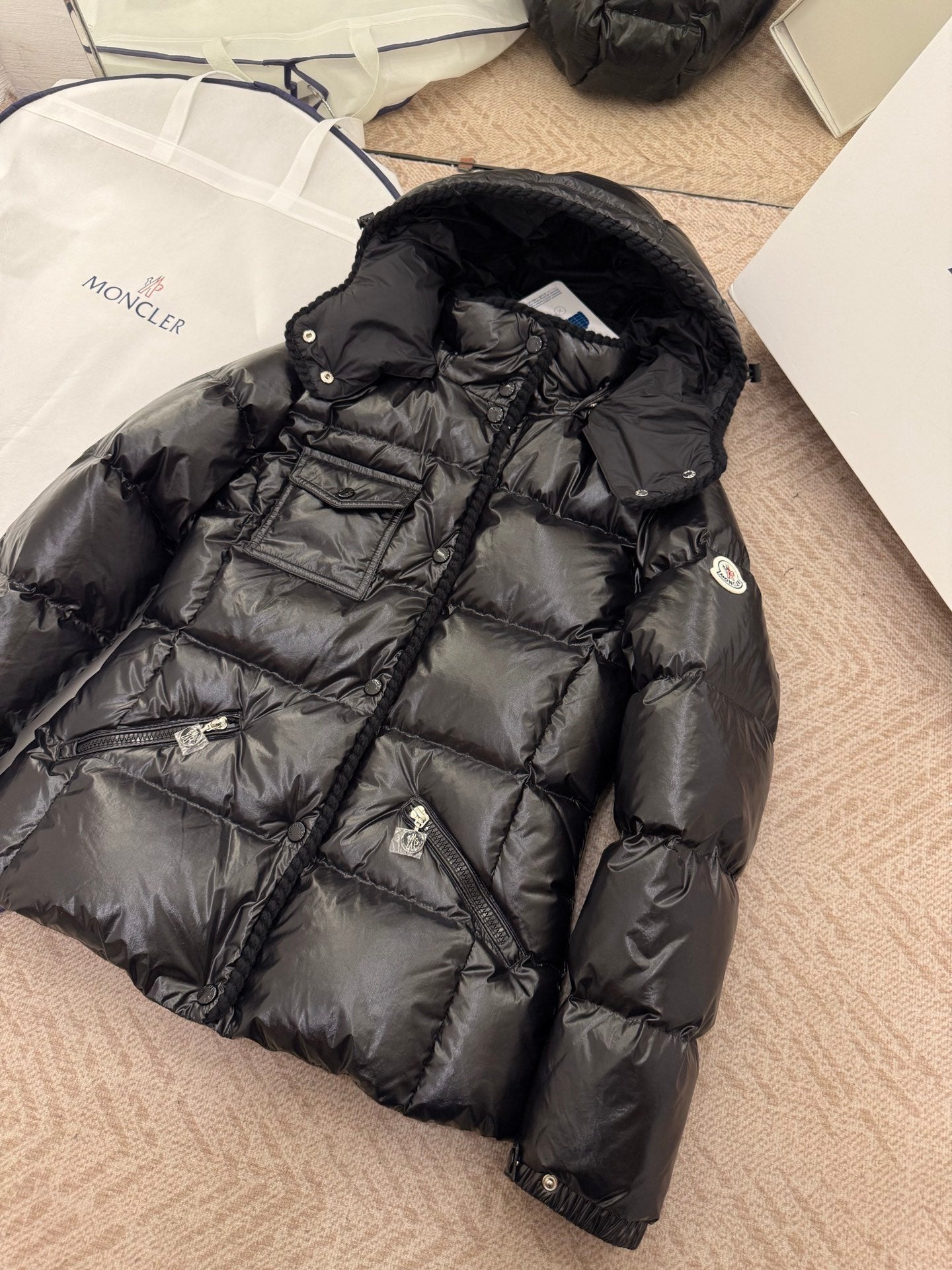 MONCLER 25S LONG-SLEEVE HOODED DOWN JACKET 323