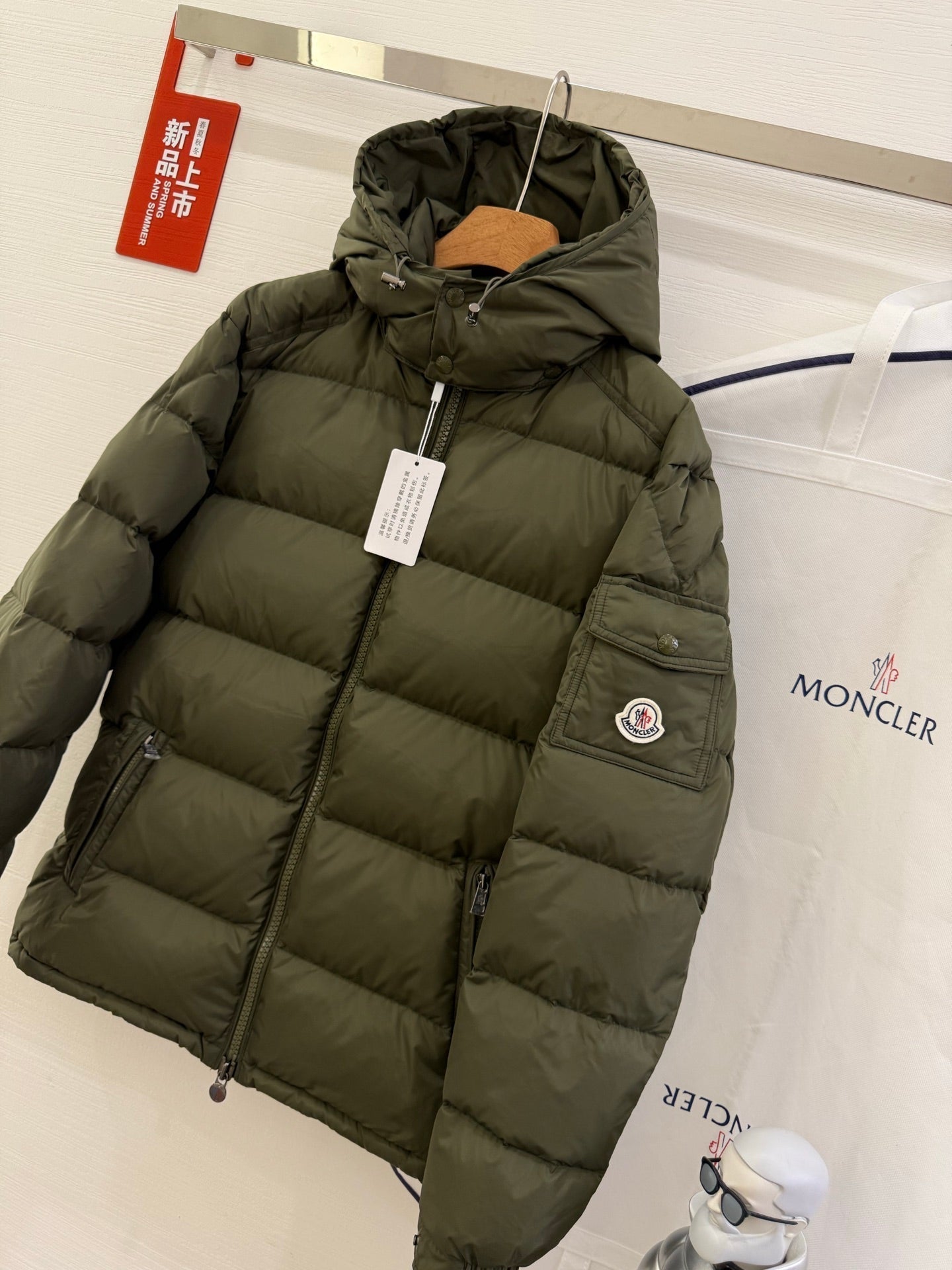 MONCLER 25S SHORT HOODED PUFFER JACKET 325