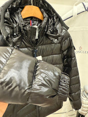 MONCLER 25S SHORT DOWN JACKET 326