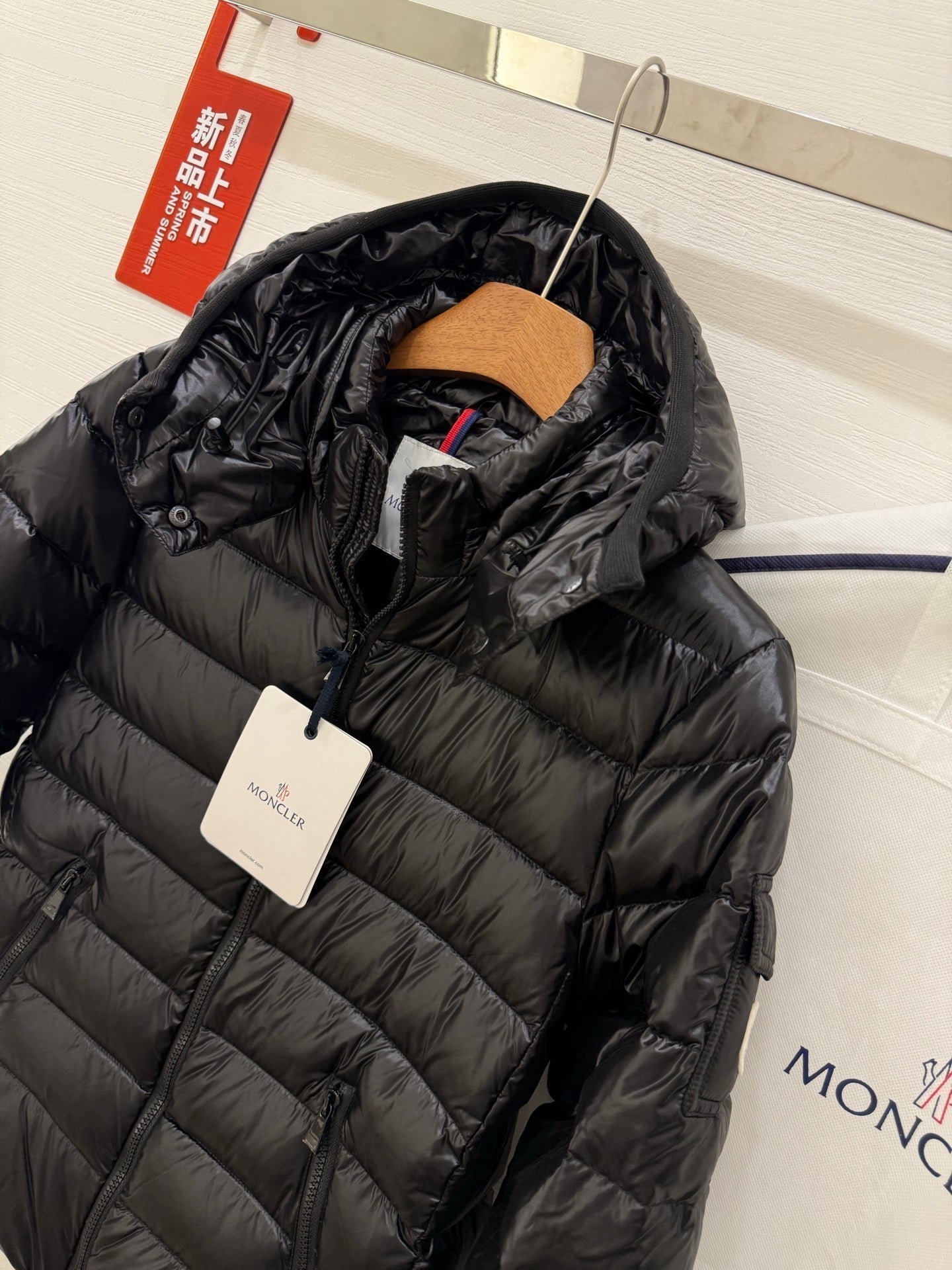 MONCLER 25S SHORT DOWN JACKET 326