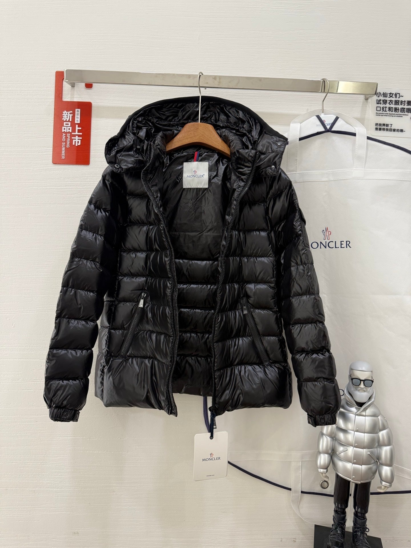 MONCLER 25S SHORT DOWN JACKET 326
