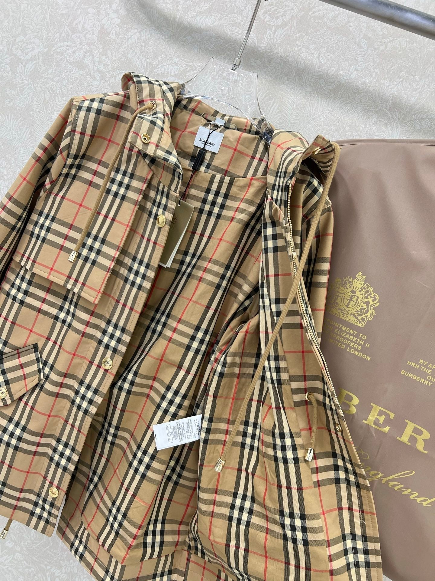 BURBERRY PLAID JACKET 275082