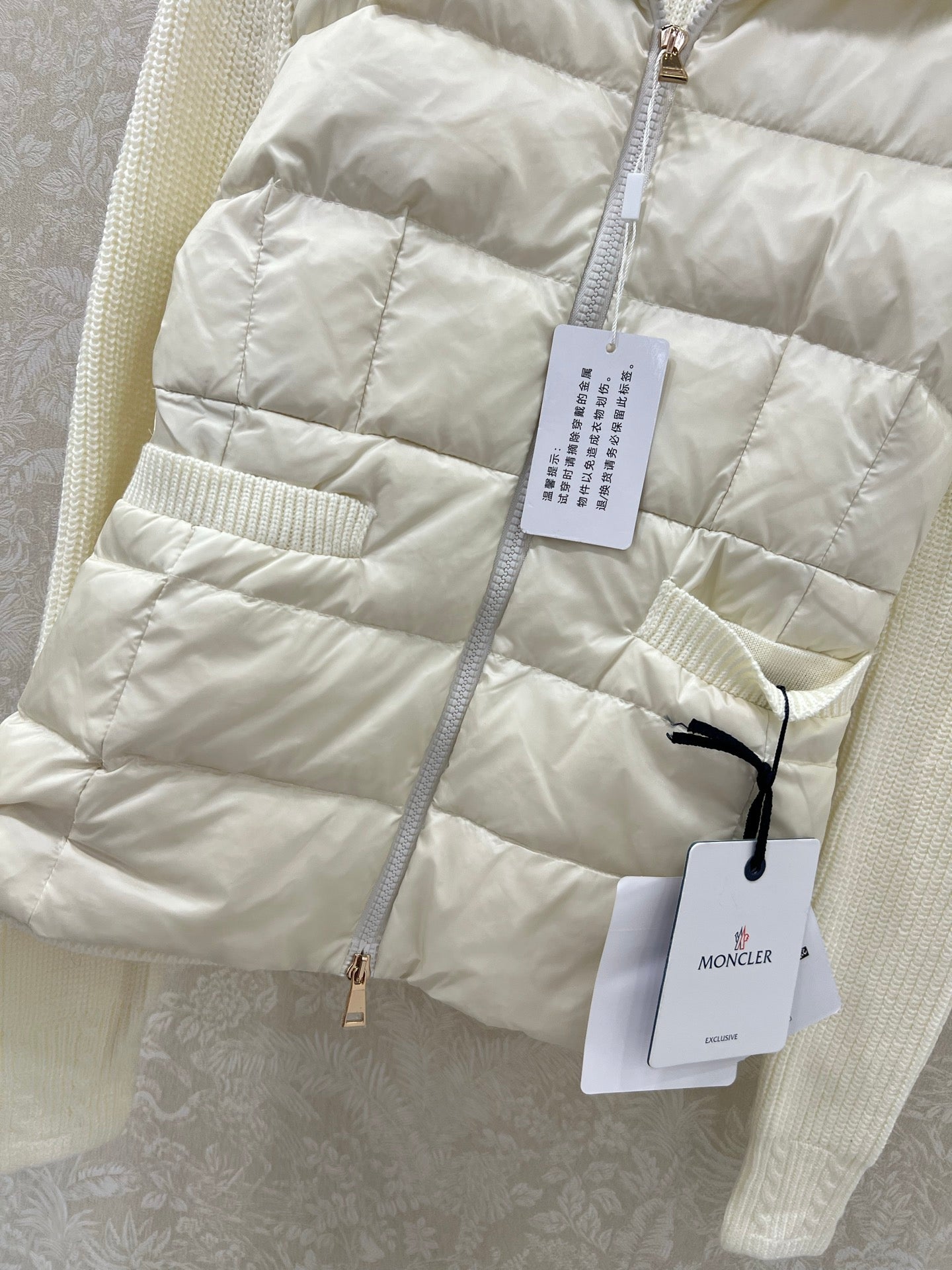MONCLER 25S JACKET IN WHITE 072