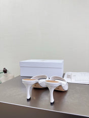 DIOR 26S KITTEN HEEL MULE SANDALS IN WHITE PATENT CALFSKIN WITH LOGO