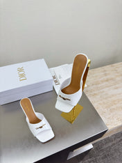DIOR 26S KITTEN HEEL MULE SANDALS IN WHITE PATENT CALFSKIN WITH LOGO