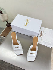DIOR 26S KITTEN HEEL MULE SANDALS IN WHITE PATENT CALFSKIN WITH LOGO