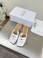 DIOR 26S KITTEN HEEL MULE SANDALS IN WHITE PATENT CALFSKIN WITH LOGO