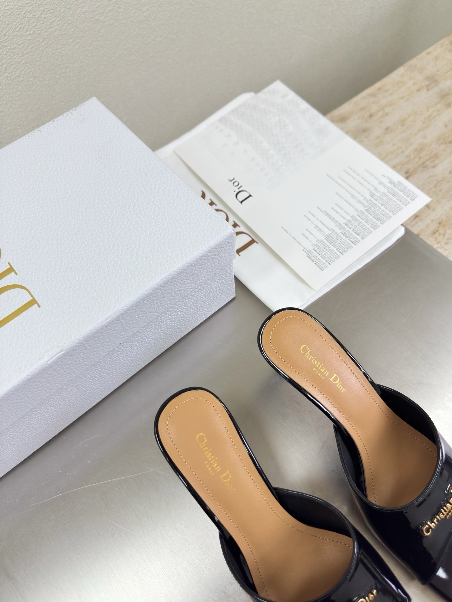 DIOR 26S KITTEN HEEL MULE SANDALS IN BLACK PATENT CALFSKIN WITH LOGO