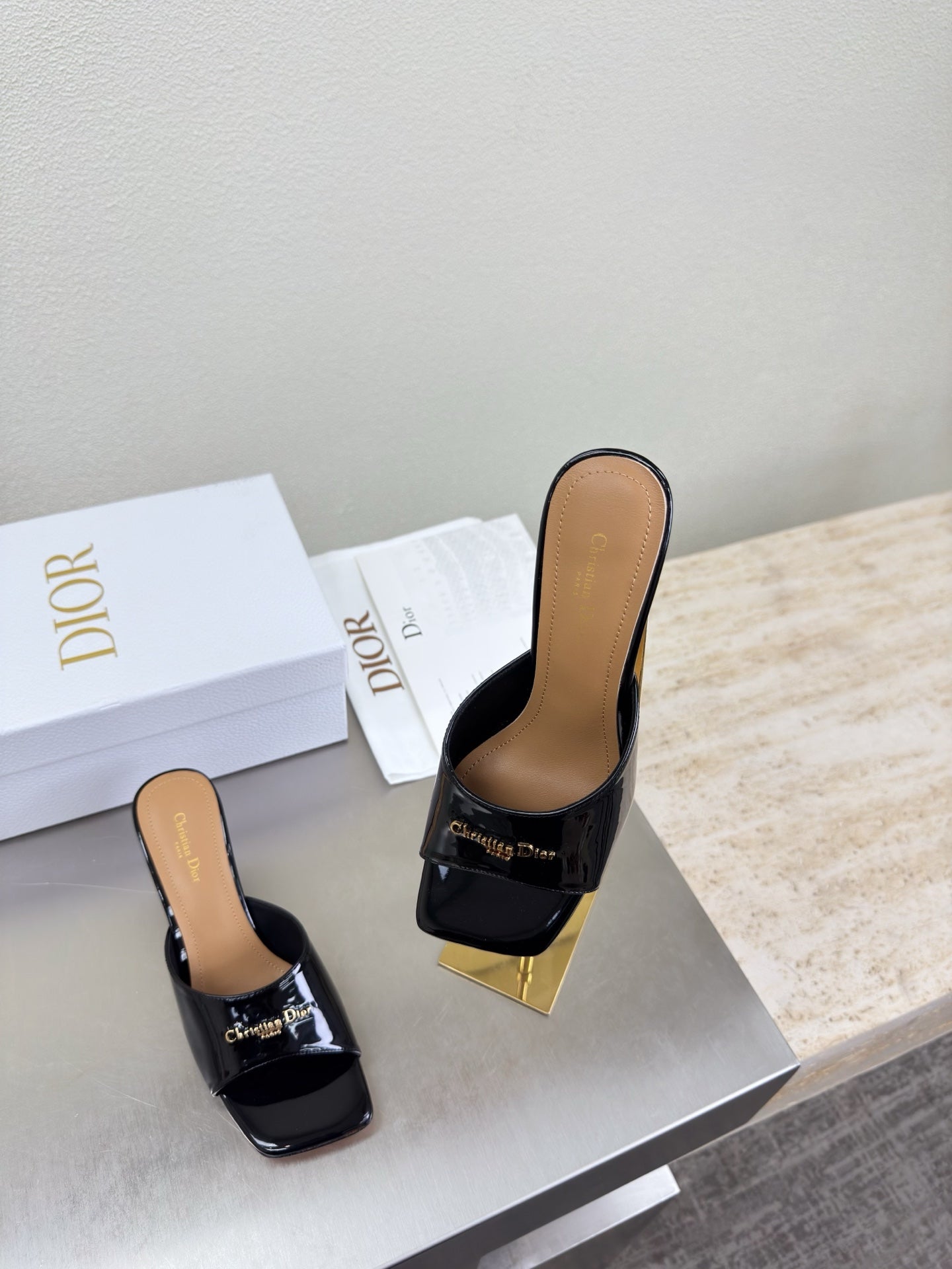 DIOR 26S KITTEN HEEL MULE SANDALS IN BLACK PATENT CALFSKIN WITH LOGO