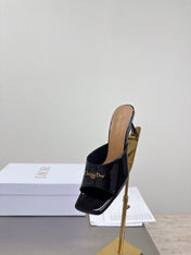 DIOR 26S KITTEN HEEL MULE SANDALS IN BLACK PATENT CALFSKIN WITH LOGO