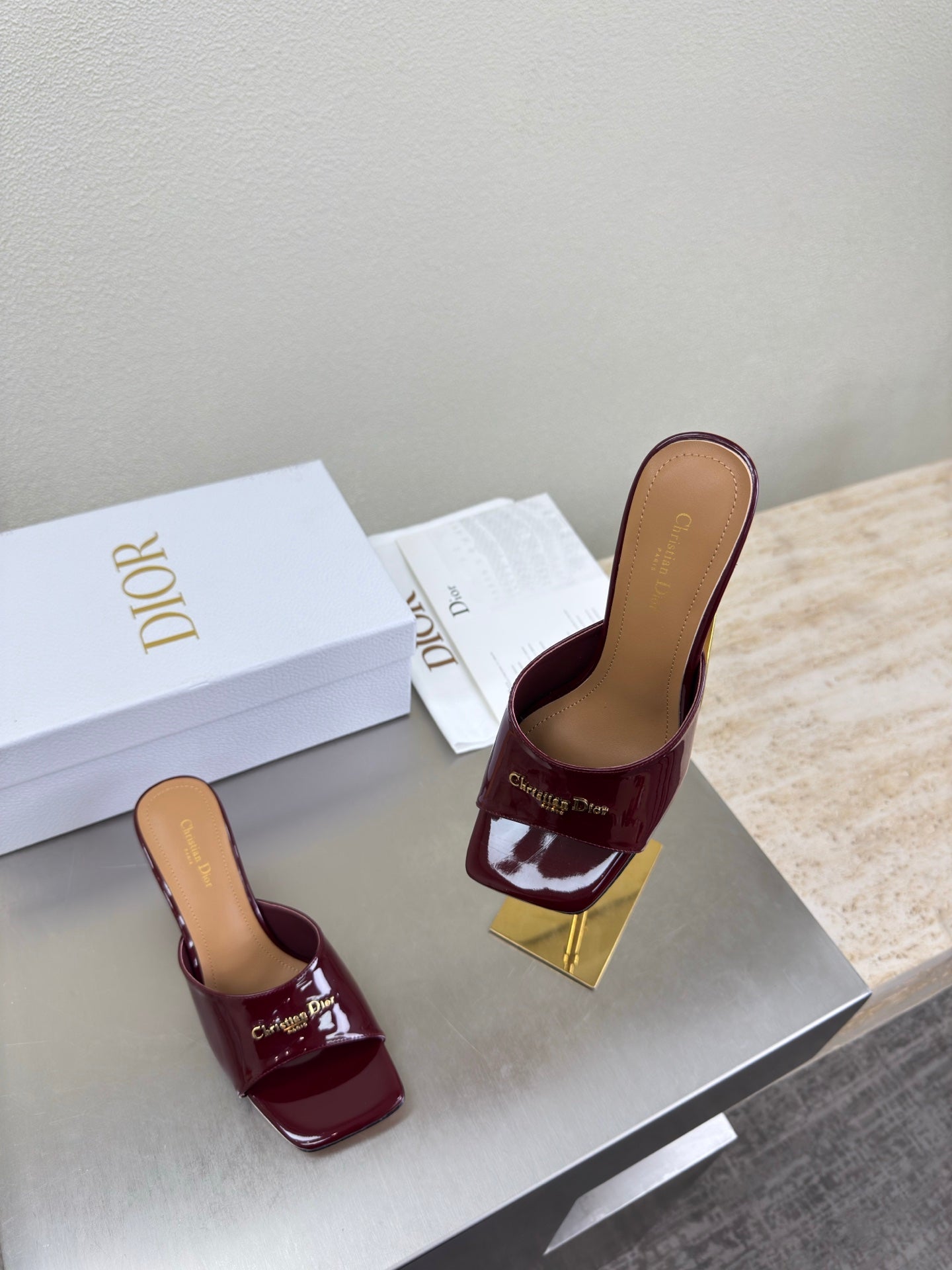 DIOR 26S KITTEN HEEL MULE SANDALS IN BURGUNDY RED PATENT CALFSKIN WITH LOGO
