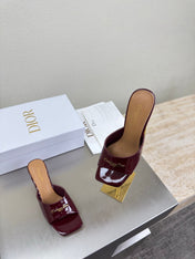 DIOR 26S KITTEN HEEL MULE SANDALS IN BURGUNDY RED PATENT CALFSKIN WITH LOGO