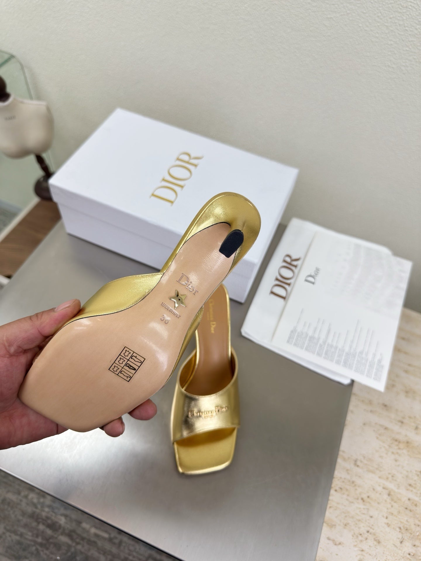 DIOR 26S KITTEN HEEL MULE SANDALS IN GOLD CALFSKIN WITH LOGO