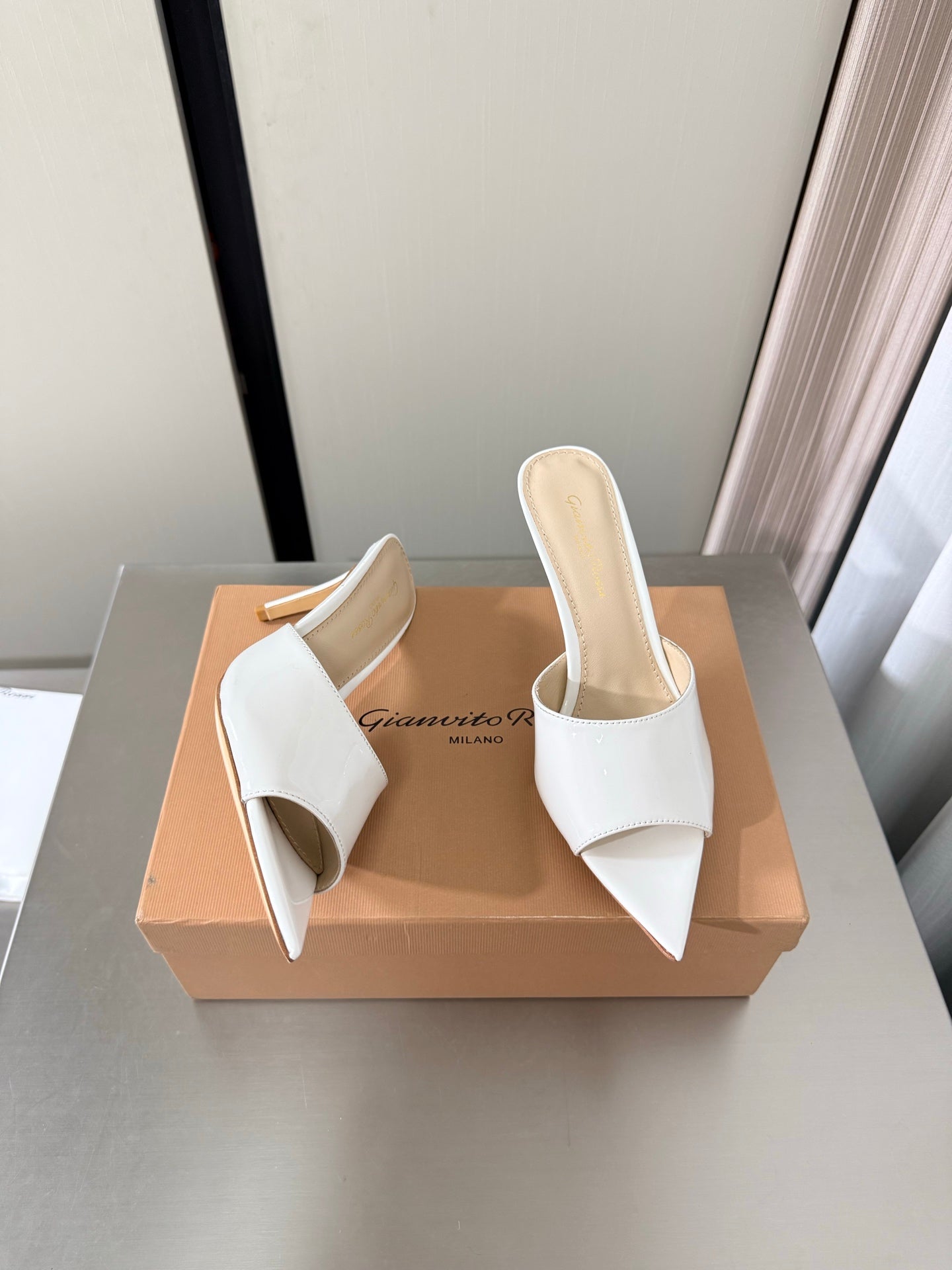 GIANVITO ROSSI 26S POINTED-TOE SANDALS 90 MM IN WHITE PATENT CALFSKIN