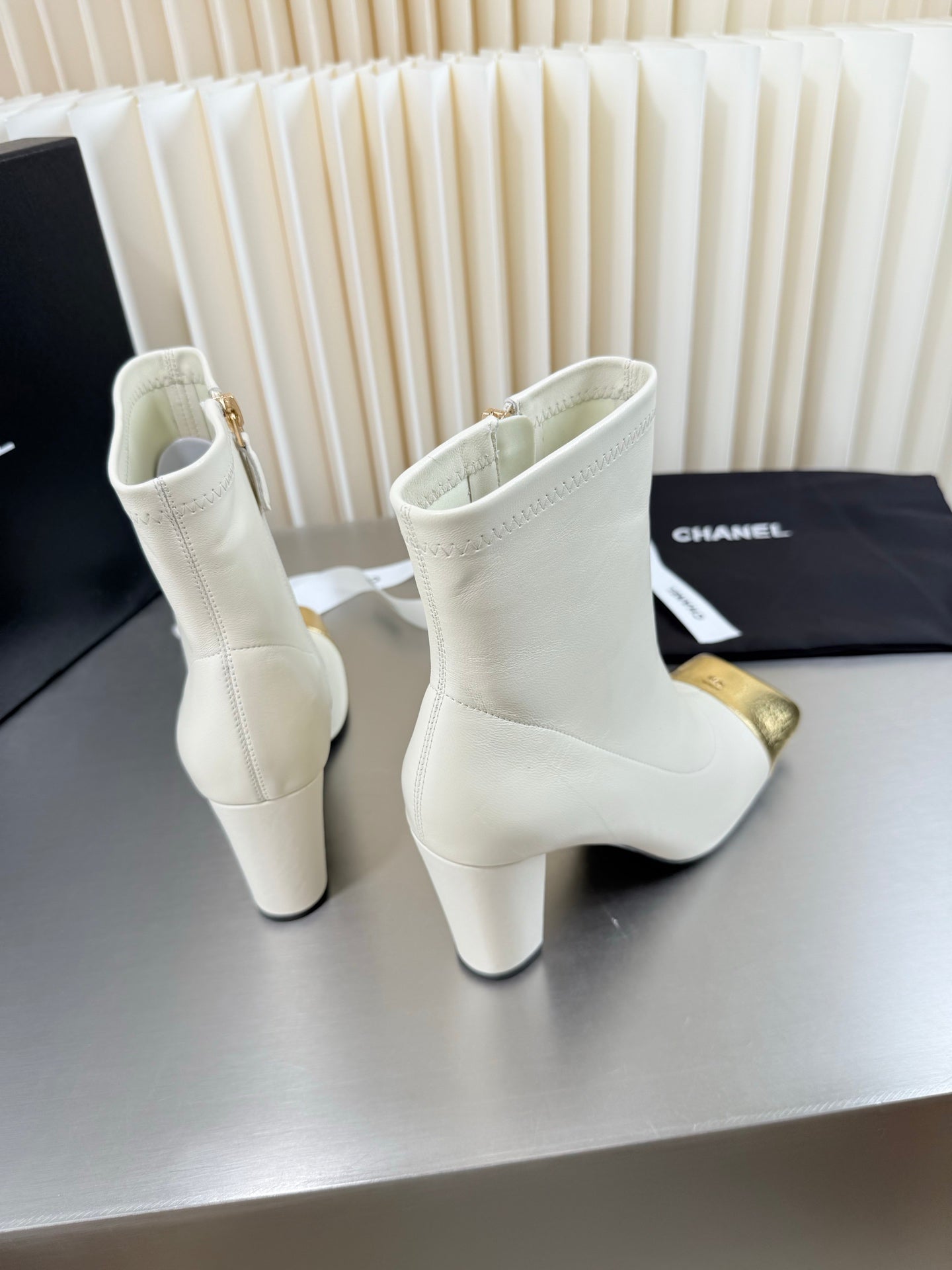 CHANEL 26S ZIPPER BOOTS 75 MM IN WHITE CALFSKIN AND GOLD PATENT LEATHER SQUARE TOE HIGH