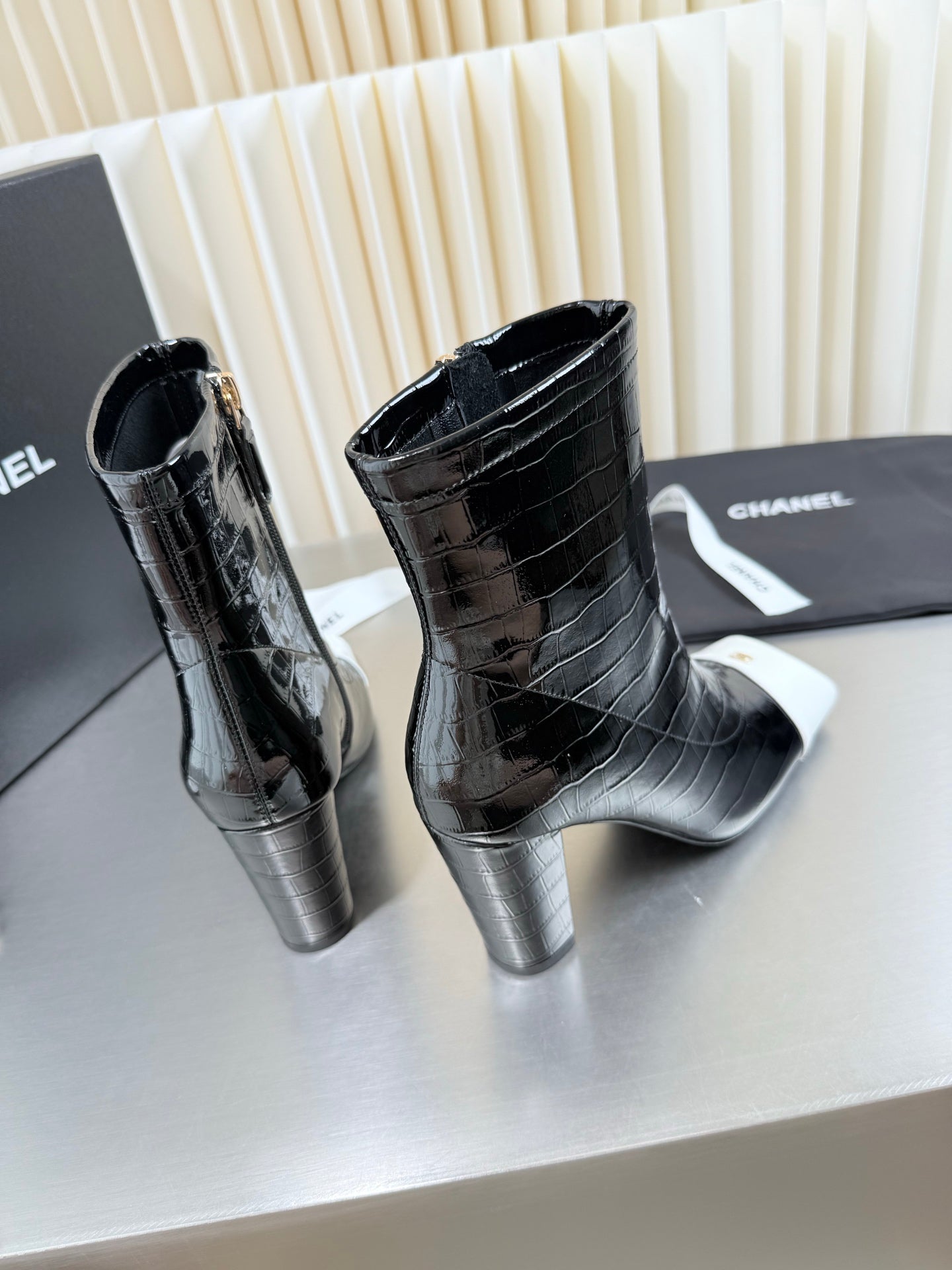 CHANEL 26S ZIPPER BOOTS 75 MM IN BLACK PATENT LEATHER CROCODILE EMBOSSED AND WHITE CALFSKIN