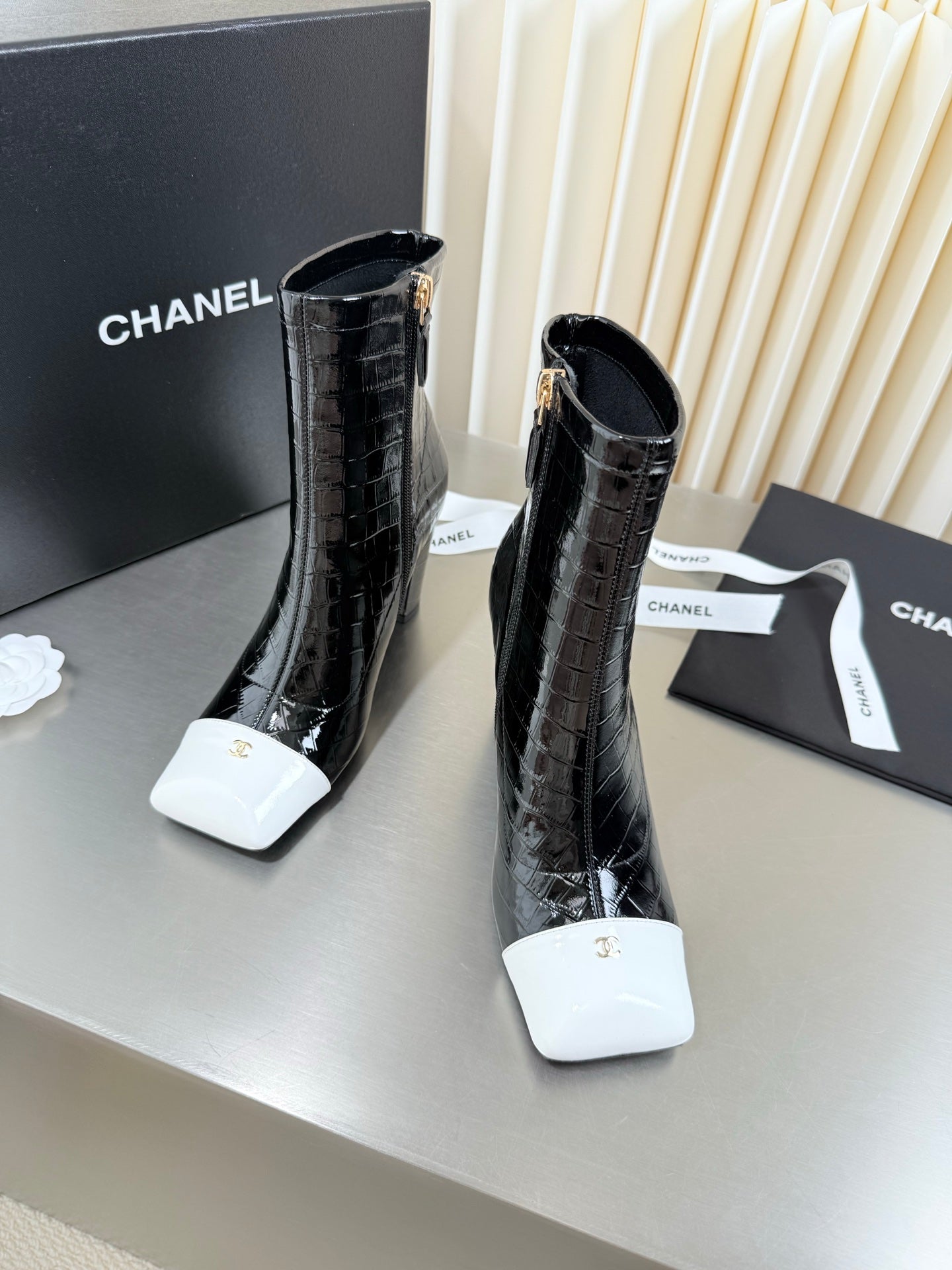 CHANEL 26S ZIPPER BOOTS 75 MM IN BLACK PATENT LEATHER CROCODILE EMBOSSED AND WHITE CALFSKIN