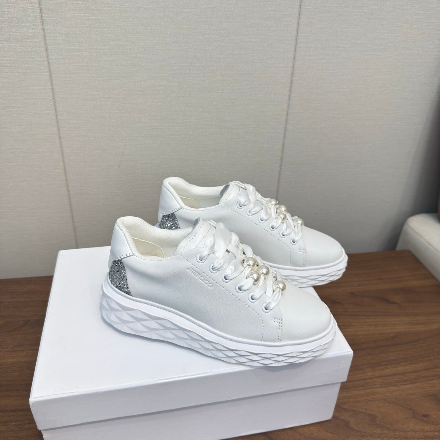 JIMMY CHOO 26S SNEAKERS 55 MM IN WHITE CALFSKIN PEARL-EMBELLISHED