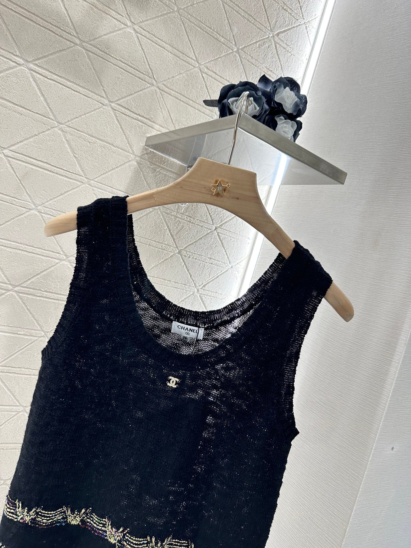CHANEL SLEEVELESS TOP 272290
