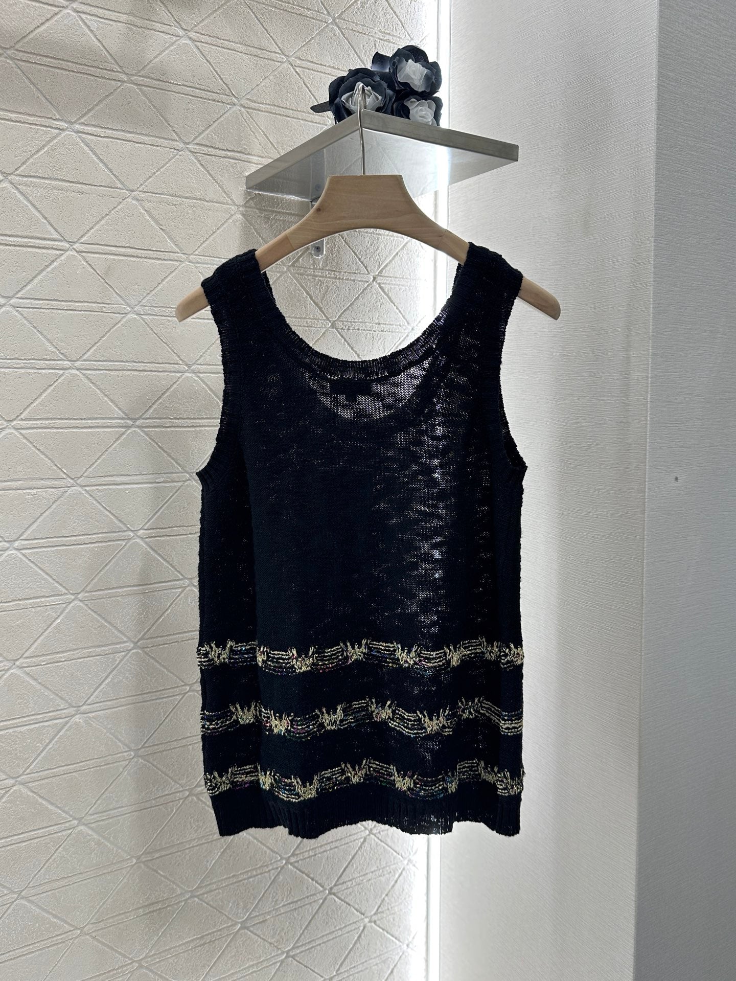 CHANEL SLEEVELESS TOP 272290