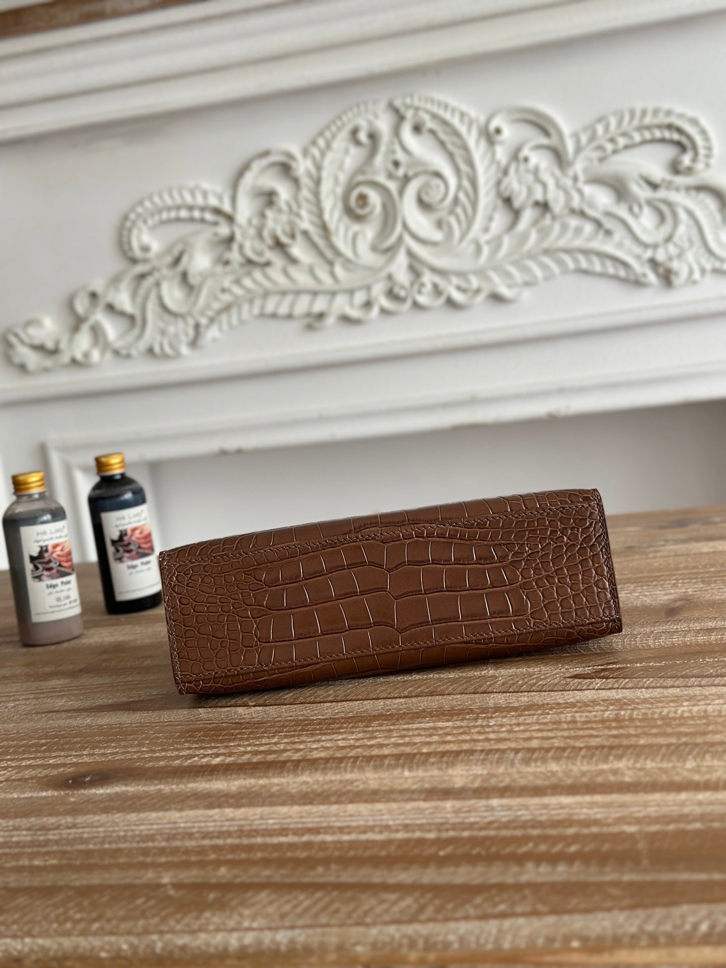 HM 26S KELLY MINI 22MM IN DARK BROWN CROC EMBOSSED CALFSKIN GOLD KELLY BUCKLE
