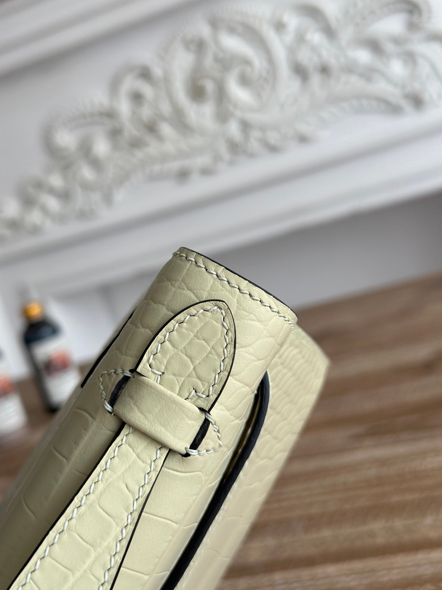 HM 26S KELLY MINI 22MM IN BEIGE CROC EMBOSSED CALFSKIN SILVER KELLY BUCKLE