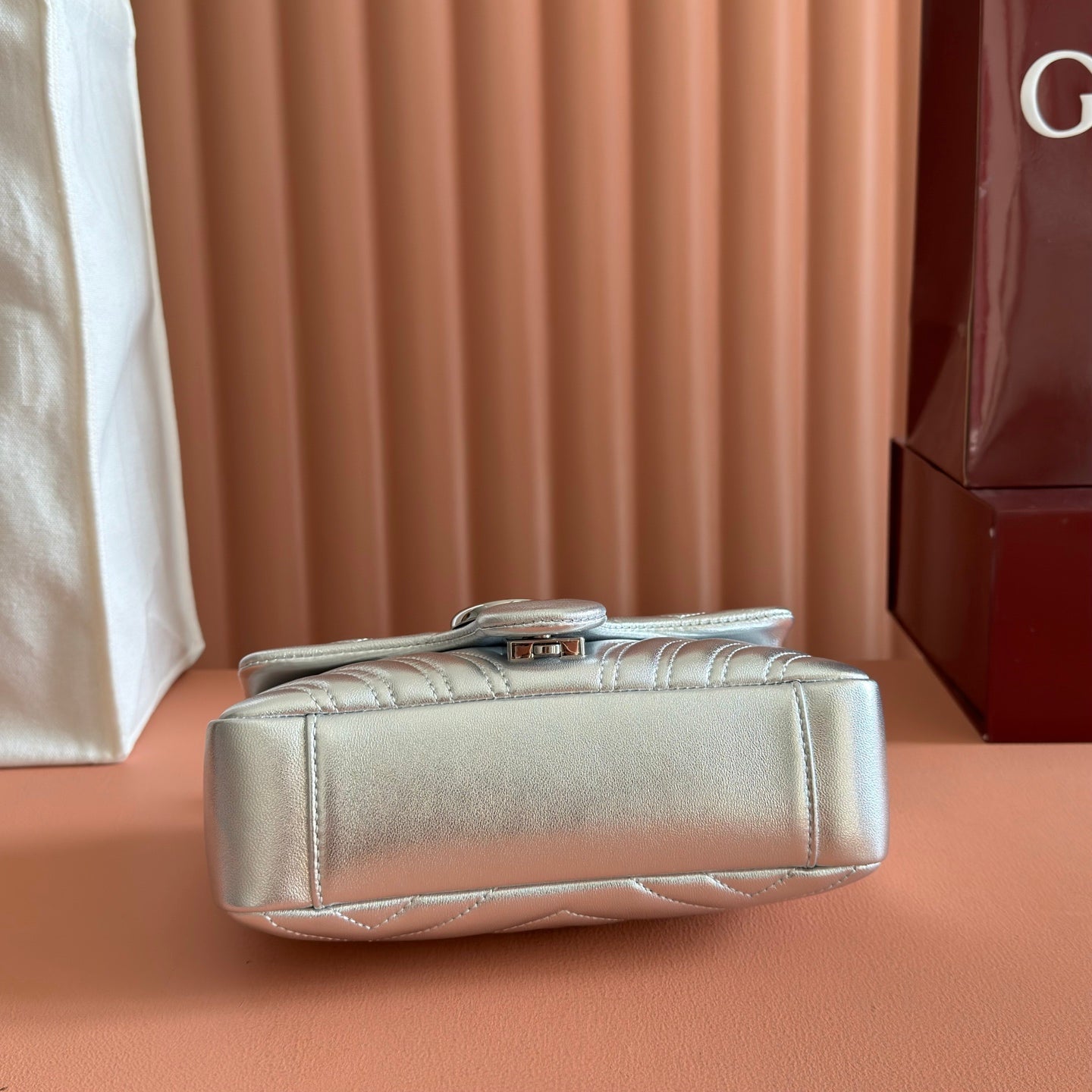 GUCCI 26S GG MARMONT BAG 22 IN SILVER LAMBSKIN