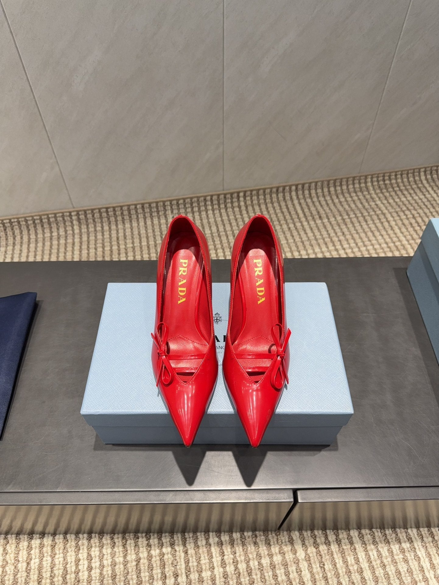 PRADA 26S POINTED TOE HEELS 75MM IN DARK RED CALFSKIN WITH BOW