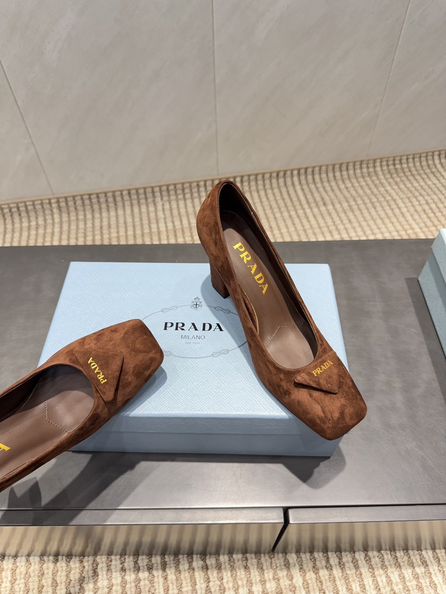 PRADA 26S SQUARE TOE HIGH HEELS 85MM IN CARAMEL BROWN SUEDE WITH LOGO