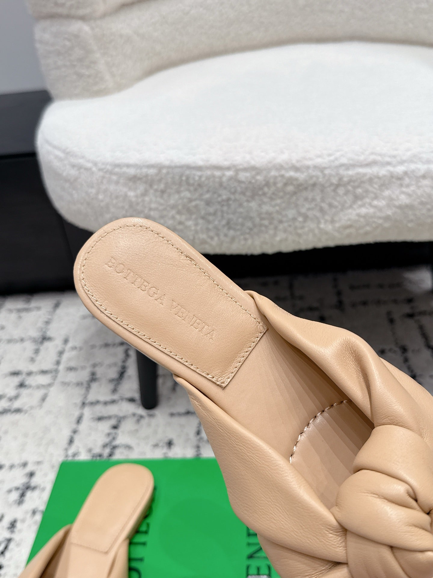BOTTEGA VENETA 26S TWIST-STRAP SANDALS IN BEIGE LAMBSKIN
