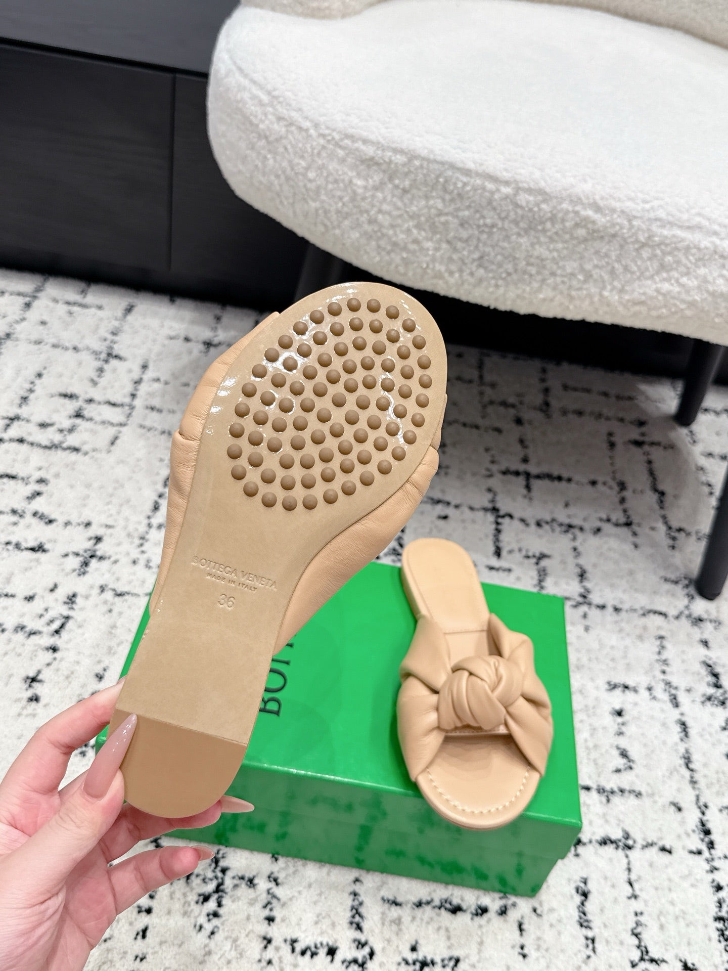 BOTTEGA VENETA 26S TWIST-STRAP SANDALS IN BEIGE LAMBSKIN