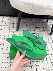 BOTTEGA VENETA 26S THONG SANDALS IN GREEN TPU