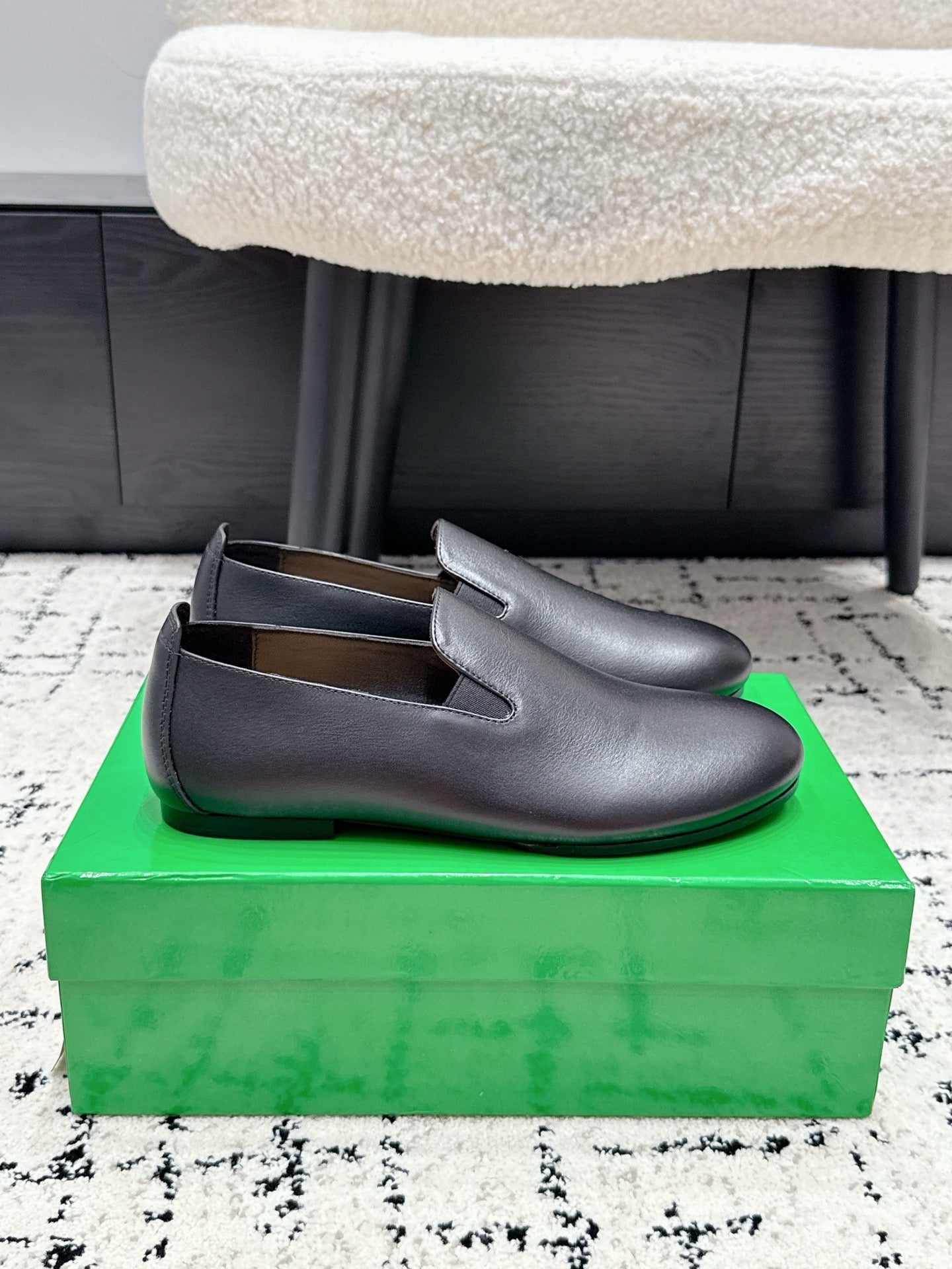 BOTTEGA VENETA 26S FLAT LOAFERS IN BLACK CALFSKIN