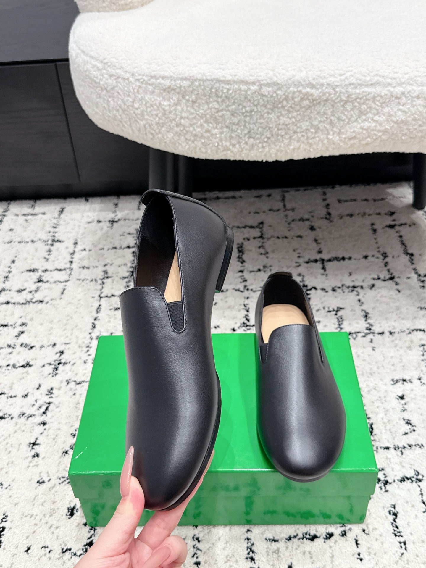 BOTTEGA VENETA 26S FLAT LOAFERS IN BLACK CALFSKIN