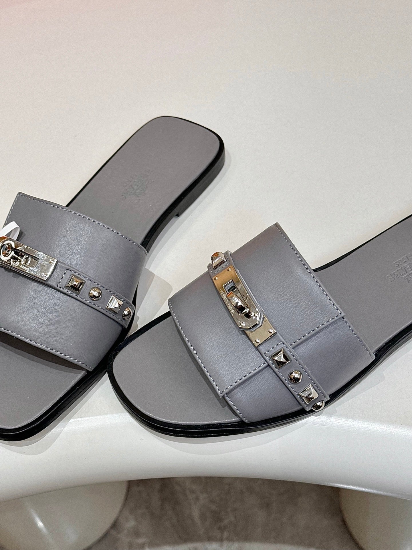HM 26S GIULIA SANDAL IN GREY CALFSKIN SILVER HARDWARE